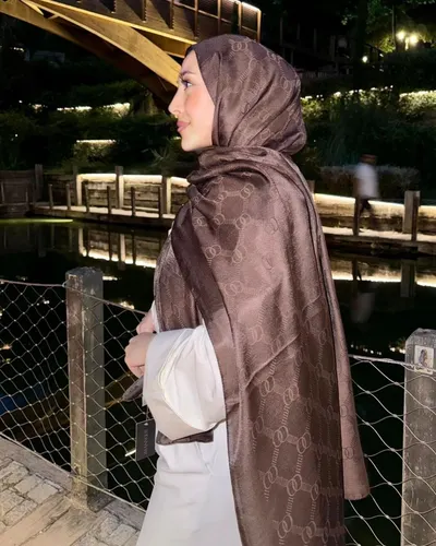Acı Kahve Imannoor Monogram Zincir Desen Pamuk Jakar Şal · Acı Kahve Imannoor