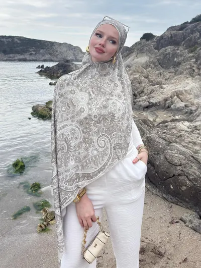 Bej Balamir Desen İpeksi Şal · Bej