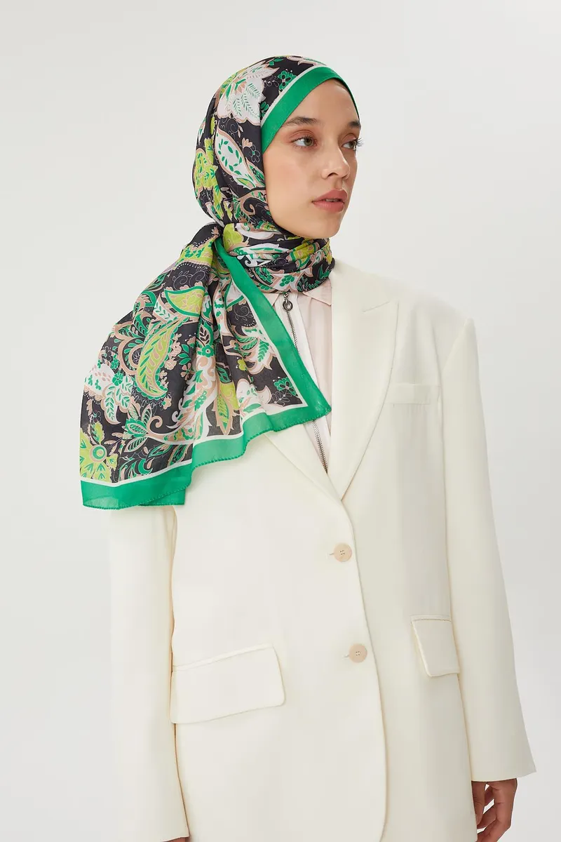 Benetton & Siyah Retro Desen Şal · görsel 3
