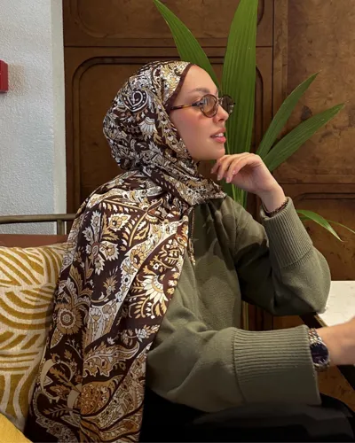 Betül'ün Acı Kahve Balamir Desen İpek Şal Tercihi · Acı Kahve