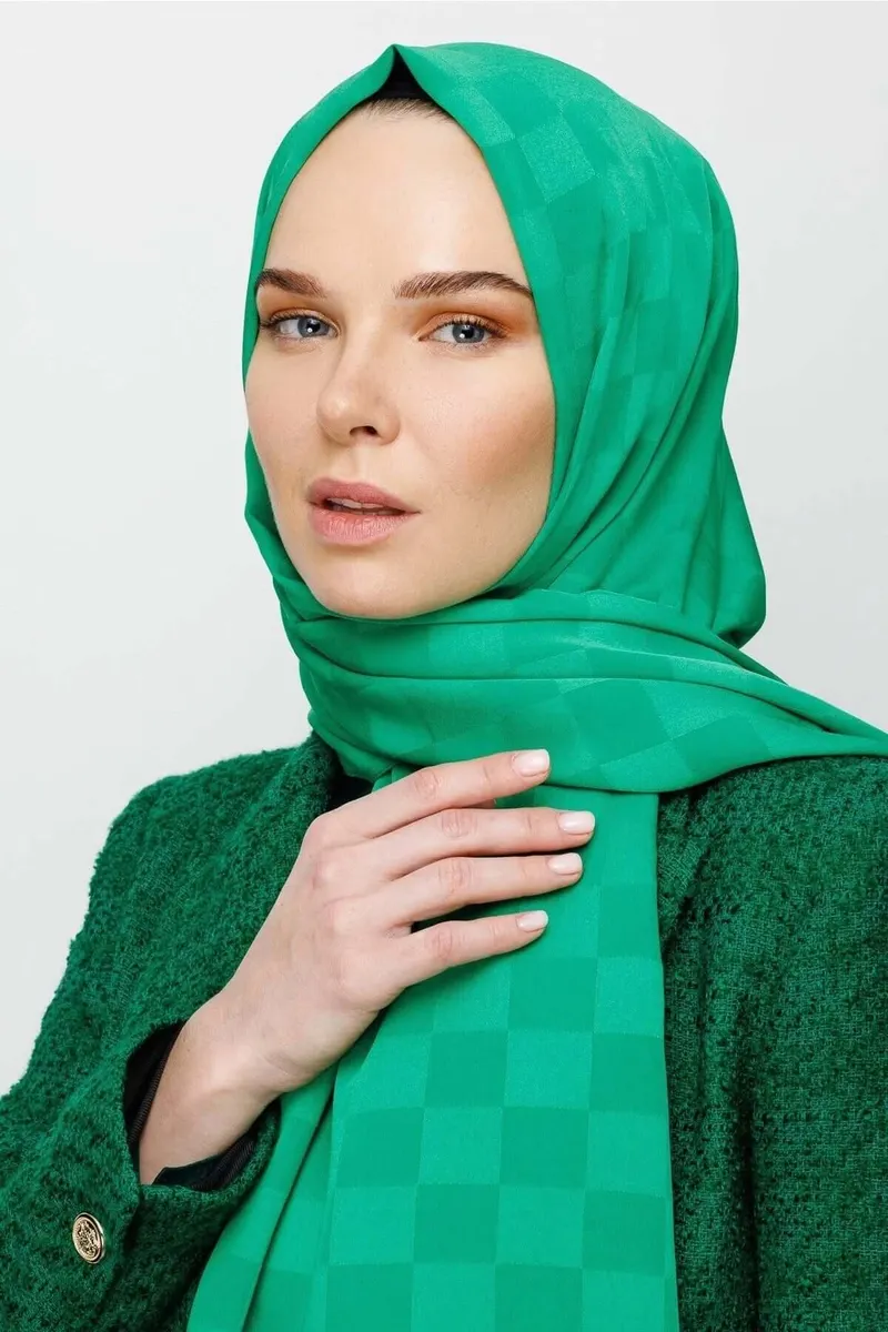Benetton Yeşili Dama Desen İpeksi Jakar Şal · görsel 3