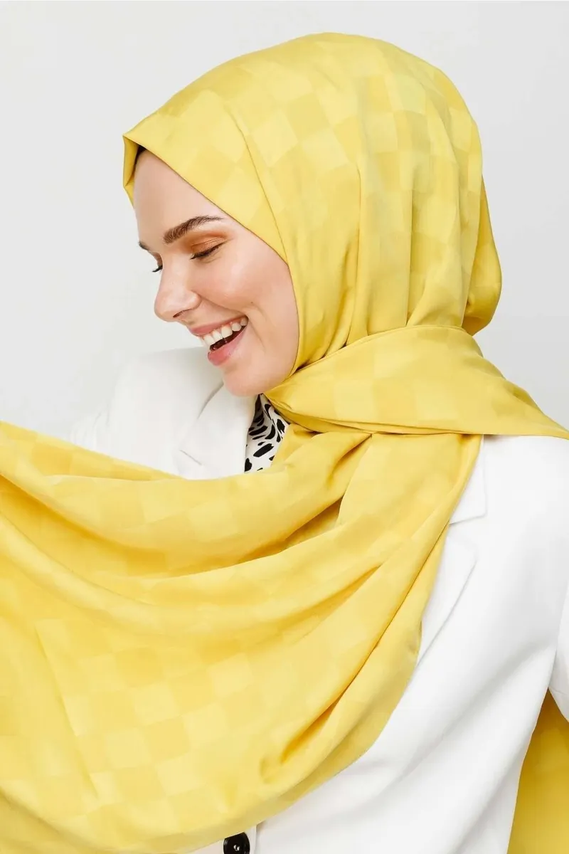 Sarı Dama Desen İpeksi Jakar Şal · görsel 3