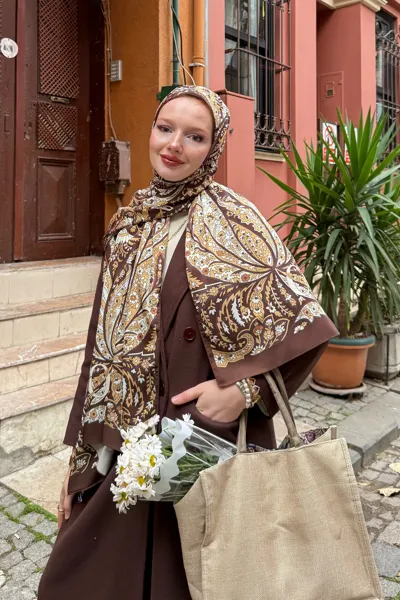Derya'nın Acı Kahve Balamir Desen İpek Şal Tercihi · Acı Kahve