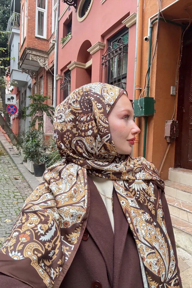 Derya'nın Acı Kahve Balamir Desen İpek Şal Tercihi · görsel 2
