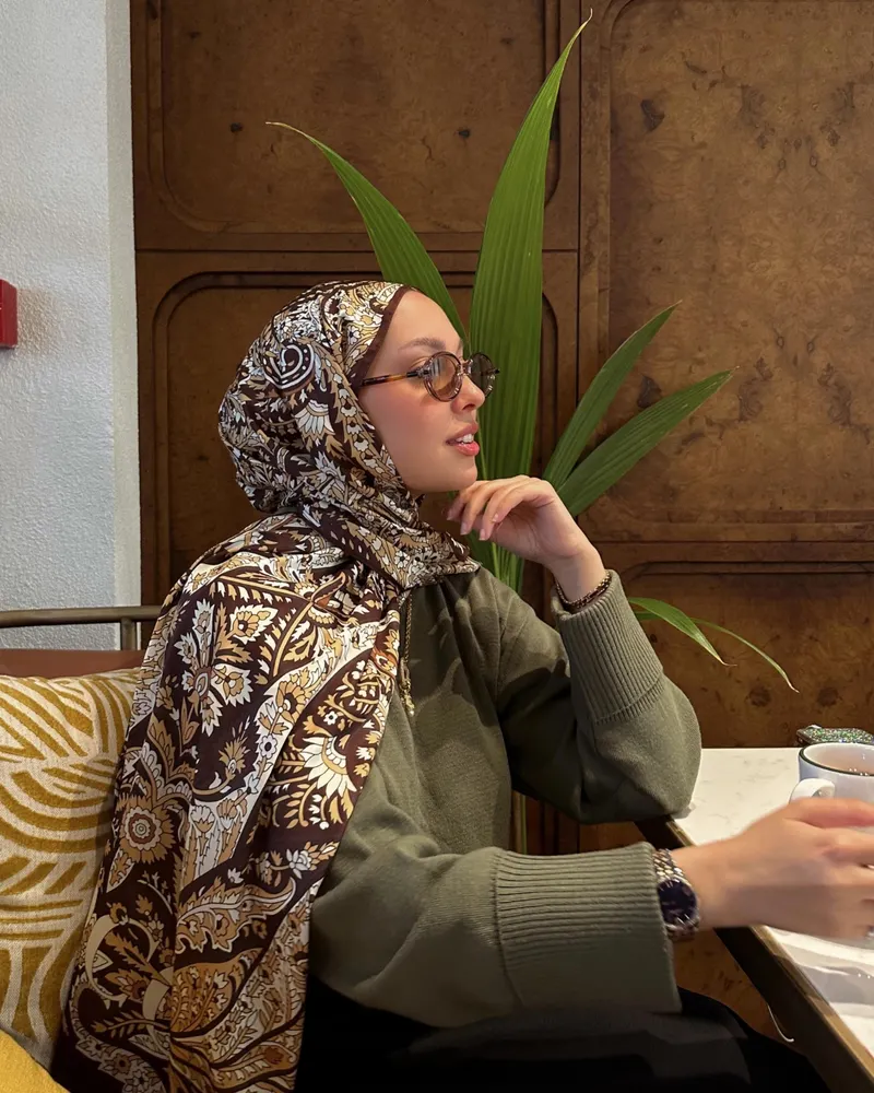 Derya'nın Acı Kahve Balamir Desen İpek Şal Tercihi · görsel 3
