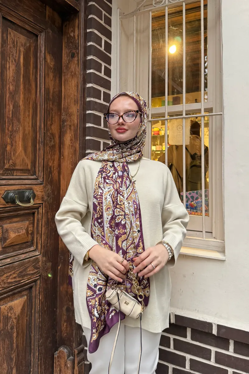 Derya'nın Mor Balamir Desen İpek Şal Tercihi · görsel 2