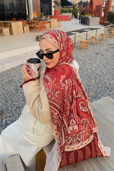Duygu'nun Bordo Ediz Desen İpek Şal Tercihi · Bordo