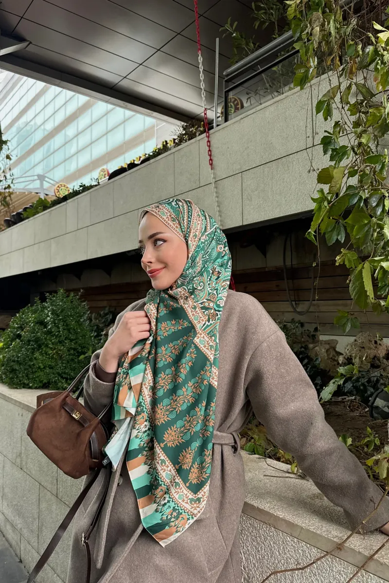 Duygu'nun Haki Ediz Desen İpek Şal Tercihi