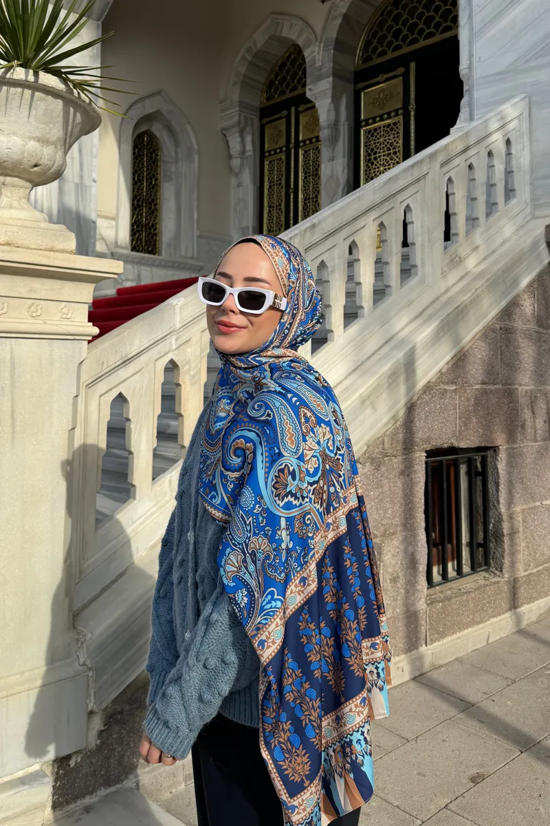 Duygu'nun Mavi Ediz Desen İpek Şal Tercihi · görsel 2