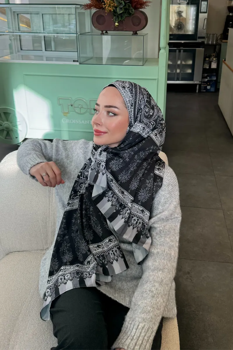 Duygu'nun Siyah Ediz Desen İpek Şal Tercihi · görsel 2