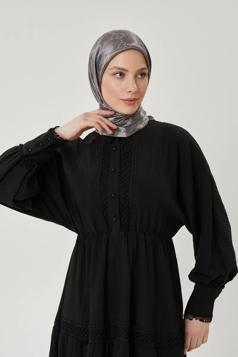 Gri G Desen Parlak Jakar Eşarp