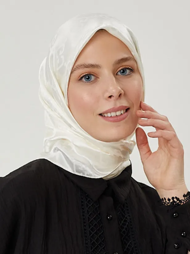 Kırık Beyaz G Desen Parlak Jakar Eşarp