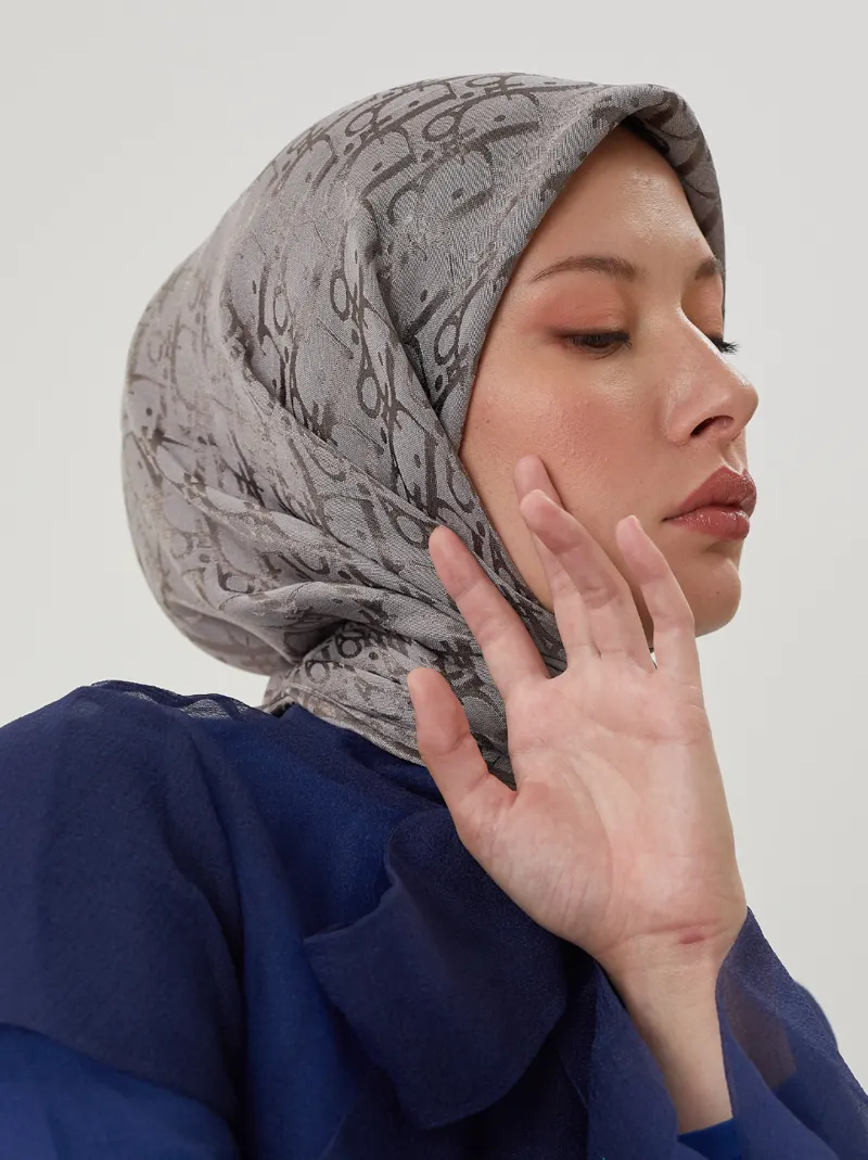 Gri D Desen Parlak Jakar Eşarp