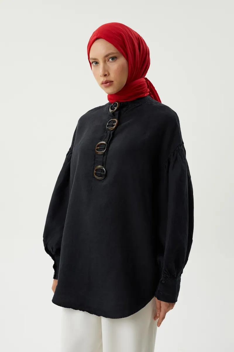 Hazal Aydın'ın Kırmızı Piliseli Bambu Şal Tercihi