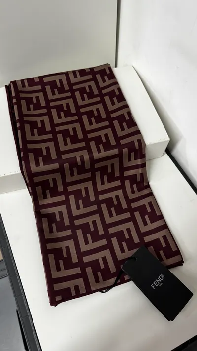 İthal Çikolata F Desen Twill İpek Eşarp · Çikolata
