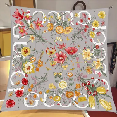 İthal Gri G Flower Desen Twill İpek Eşarp · Gri G