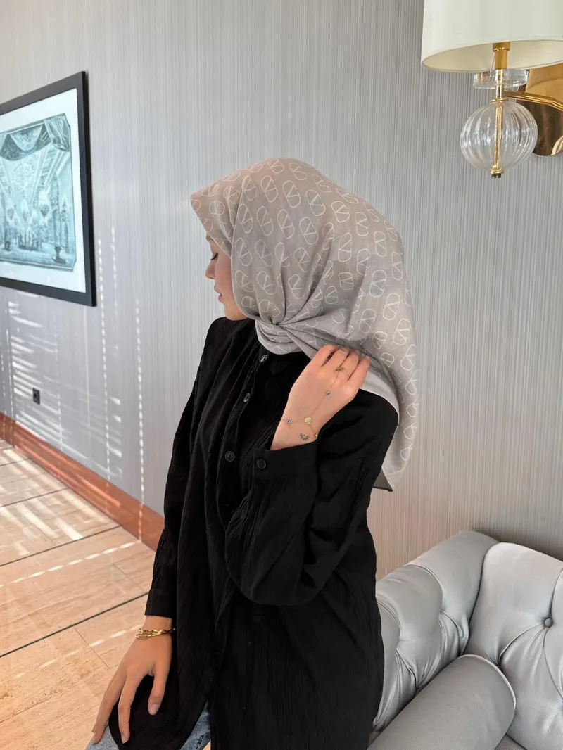 İthal Gri V Desen Yün İpek Eşarp · görsel 4