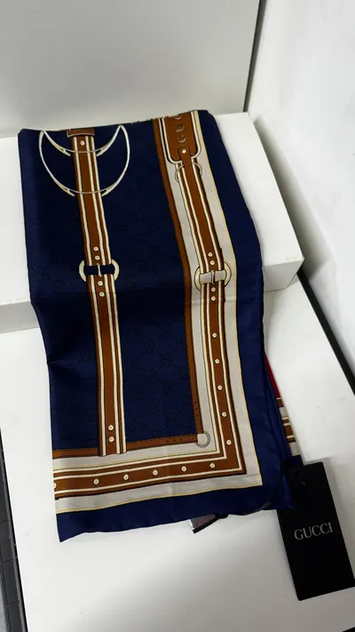 İthal Mocha & Lacivert G Belt Desen Twill İpek Eşarp · Mocha
