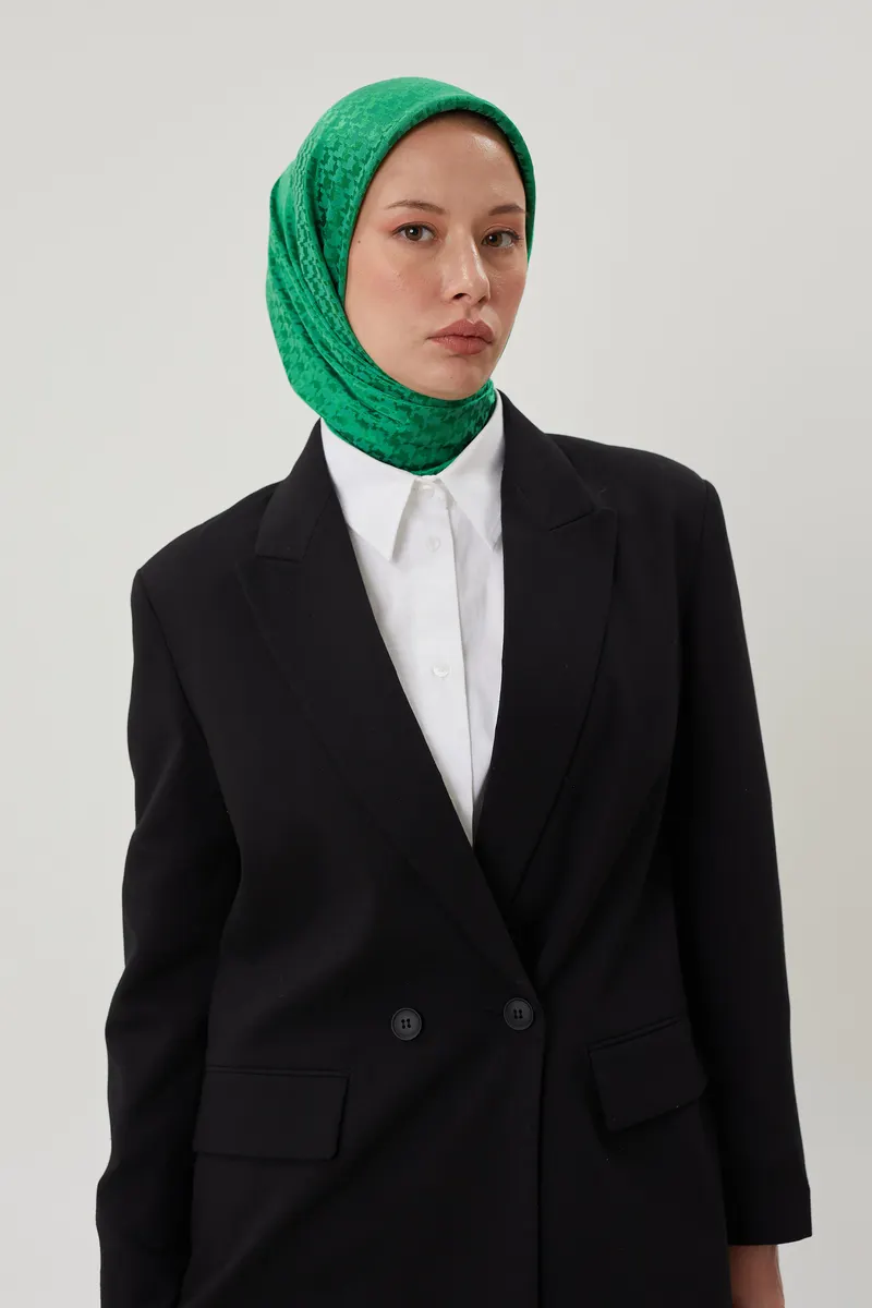 Benetton Kazayağı Desen Parlak Jakar Eşarp