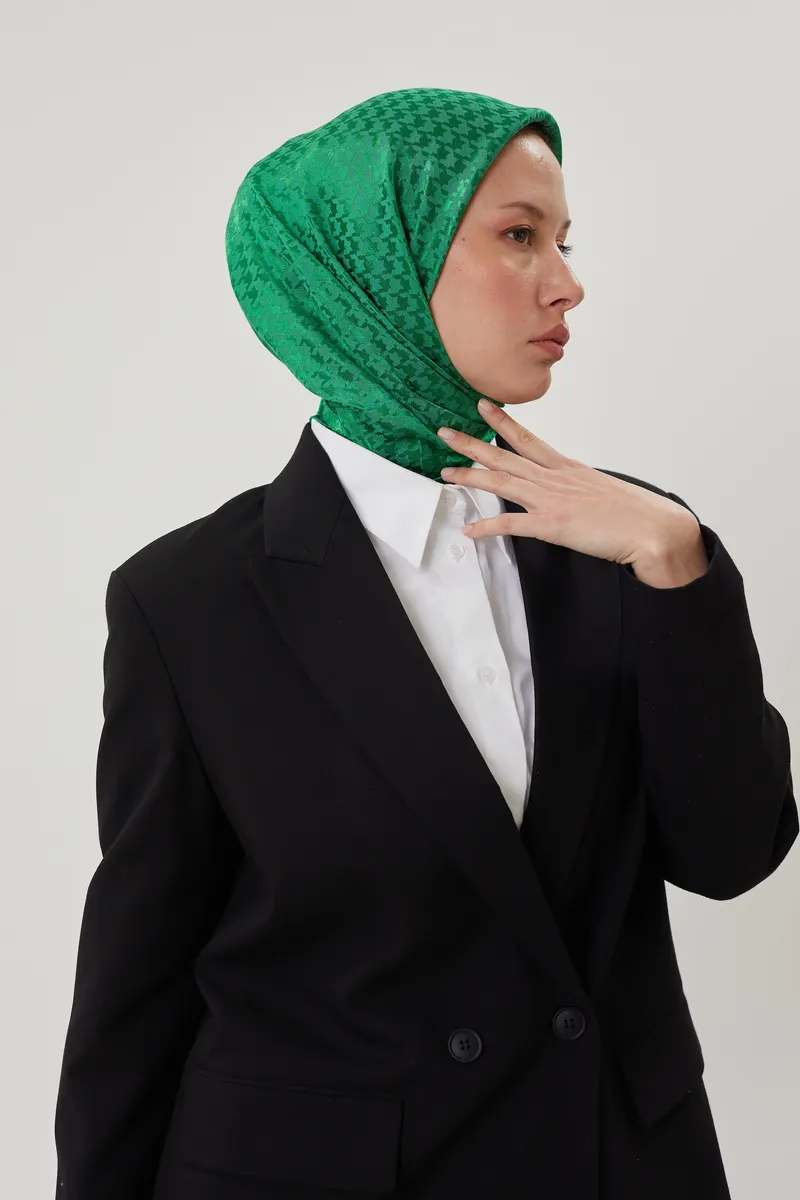 Benetton Kazayağı Desen Parlak Jakar Eşarp