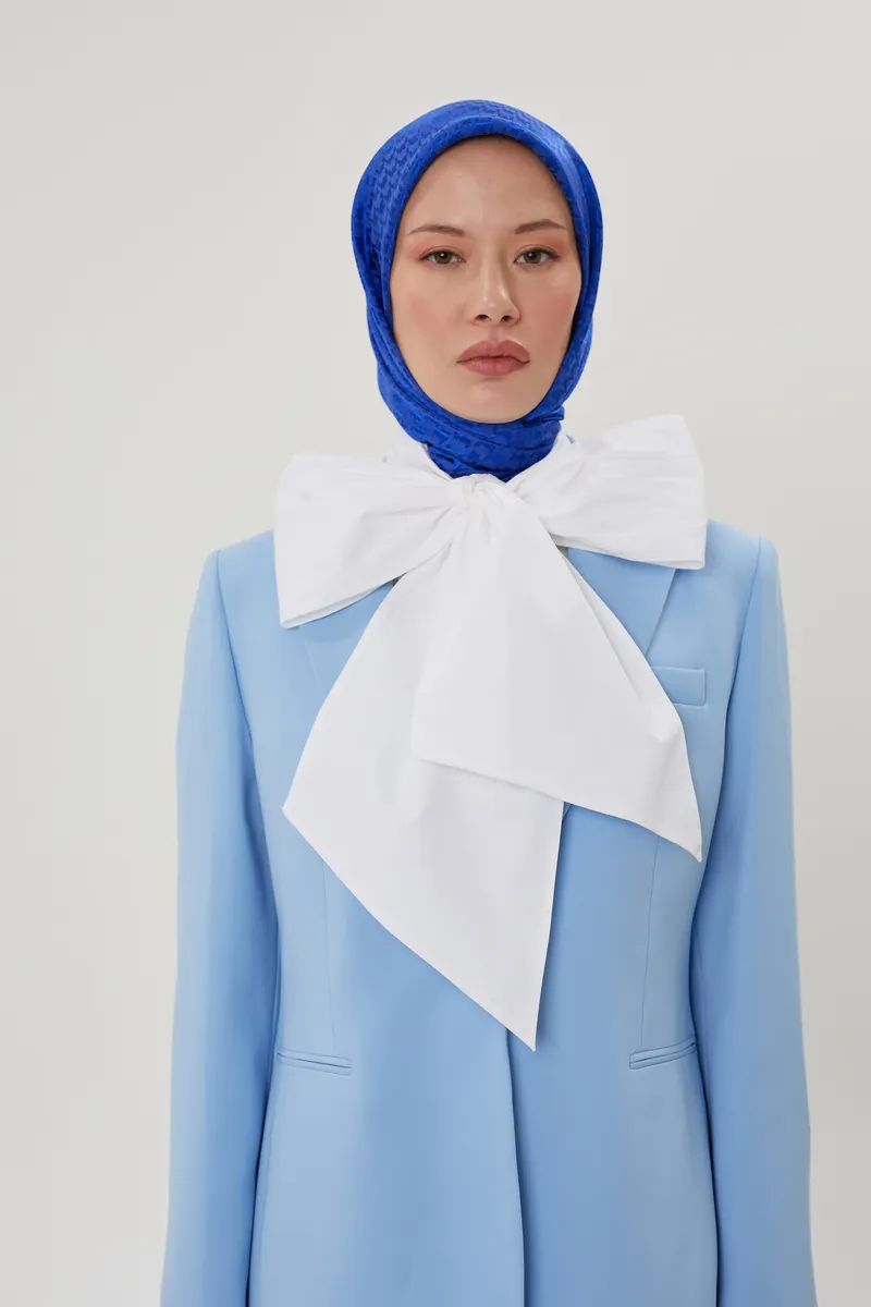 Saks Mavisi Kazayağı Desen Parlak Jakar Eşarp