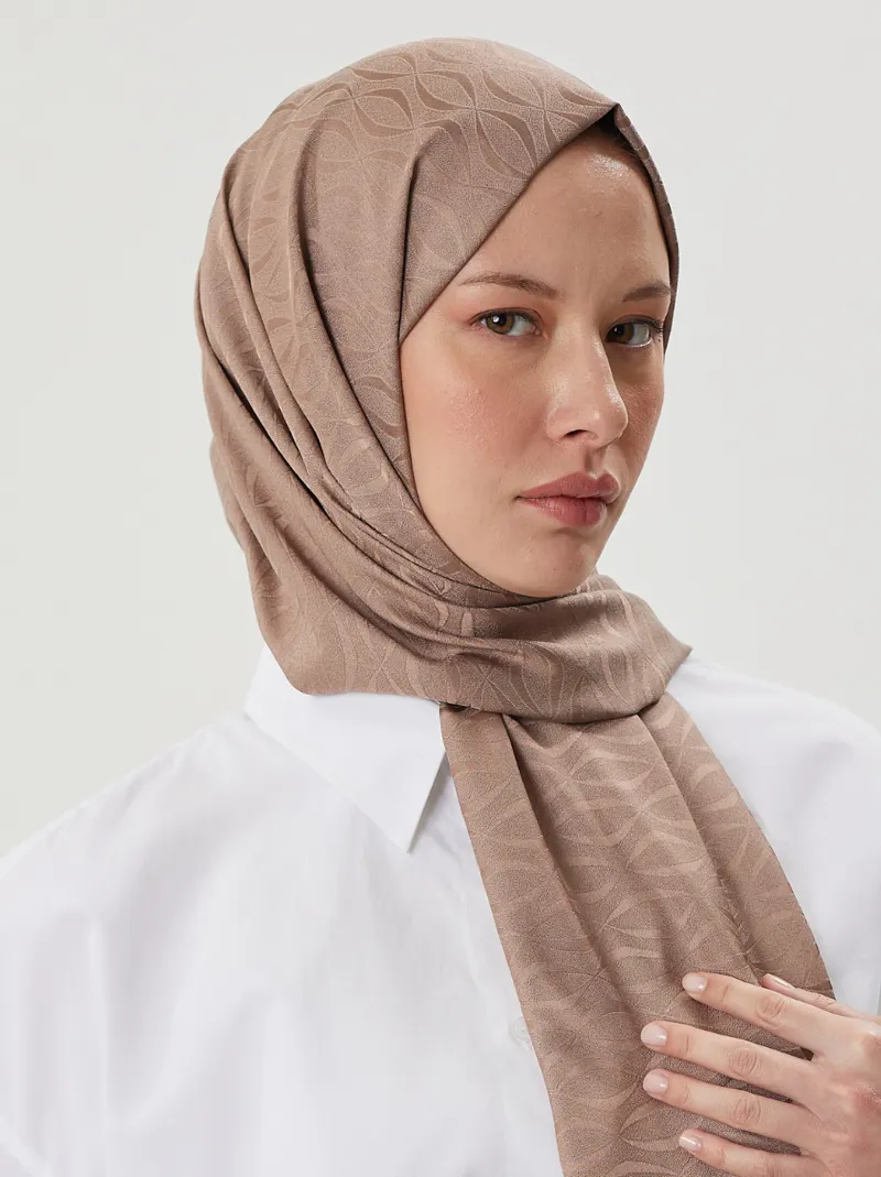 Koyu Vizon Shine Desen Jakar Şal · görsel 4