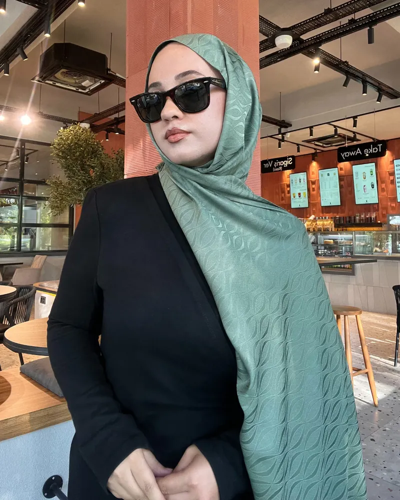 Küf Yeşili Shine Desen Jakar Şal · görsel 3