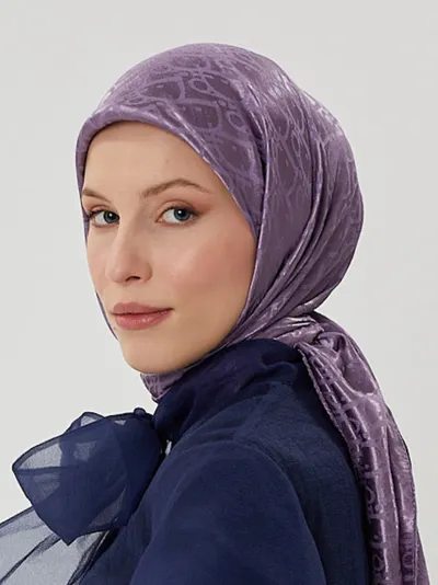 Lila D Desen Parlak Jakar Eşarp · Lila