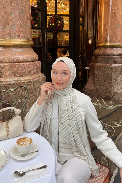 Melek'in Bej Çizgi Desen Pamuk Vual Şal Tercihi · Bej