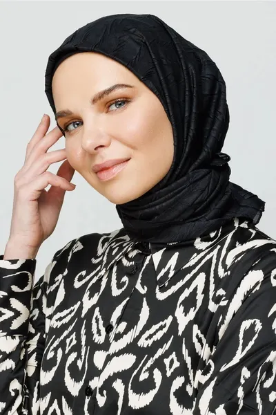 Siyah Piliseli Bambu Eşarp · Siyah