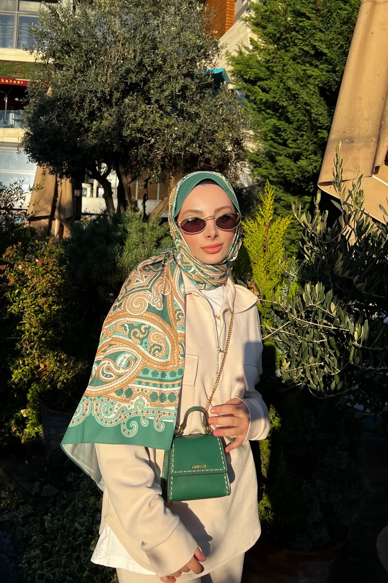 Şüheda'nın Haki Zeren Desen İpek Şal Tercihi · görsel 2