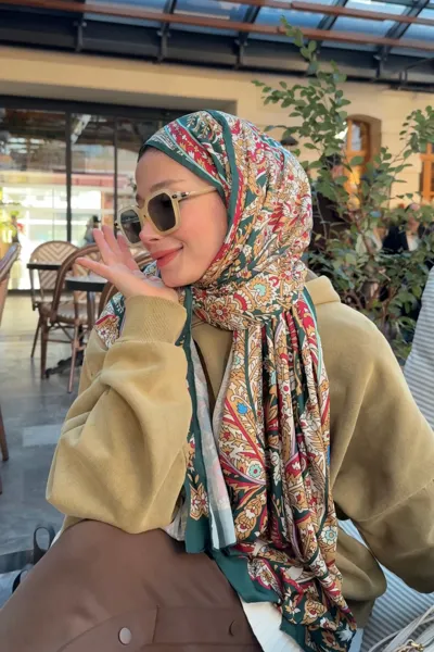 Zeynep'in Haki Balamir Desen İpek Şal Tercihi · Haki